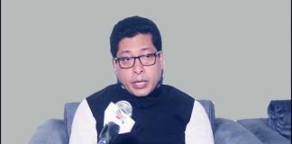 ছুটি বাড়ছে